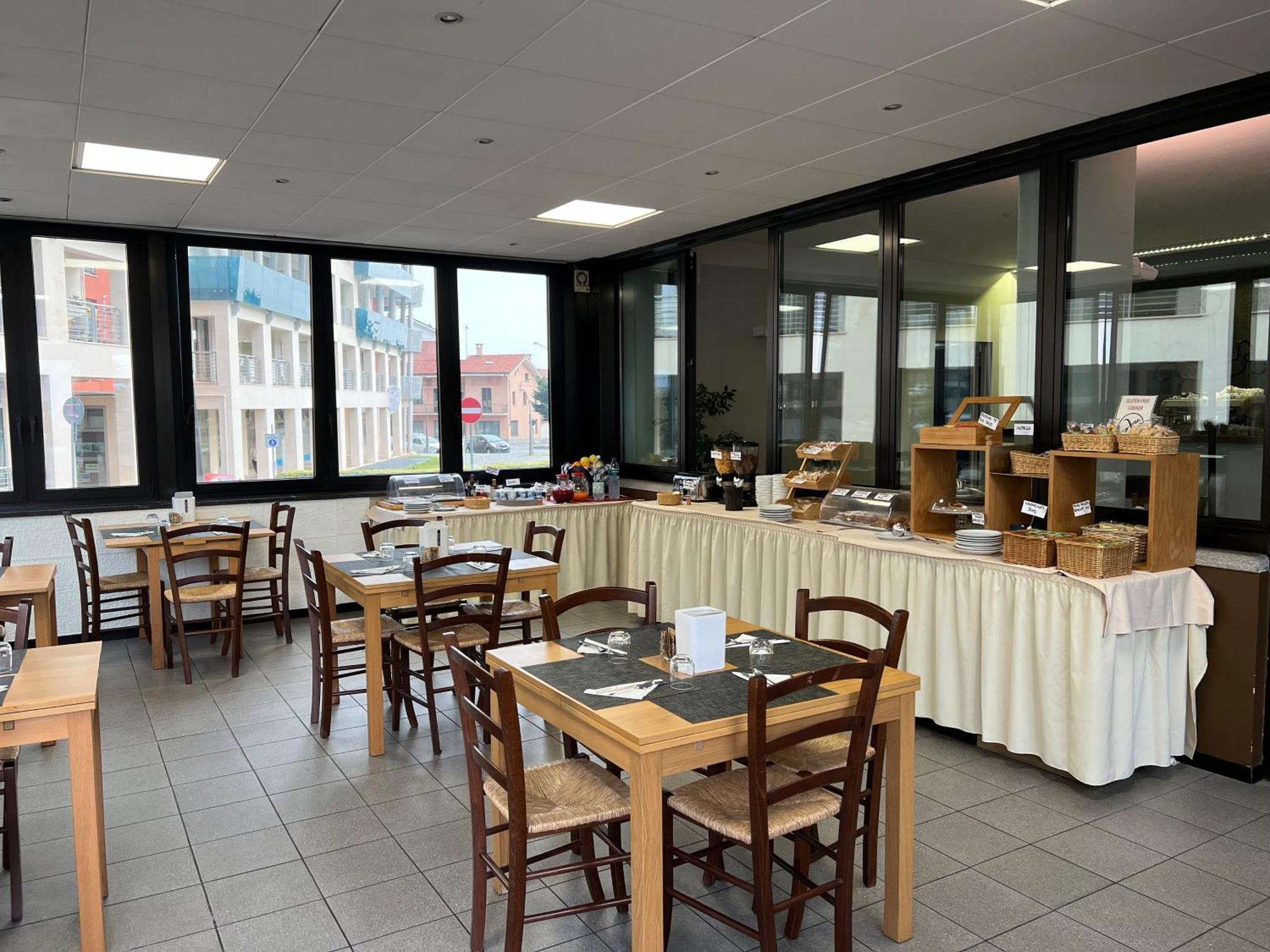 Hotel Griselda Салуцо Екстериор снимка