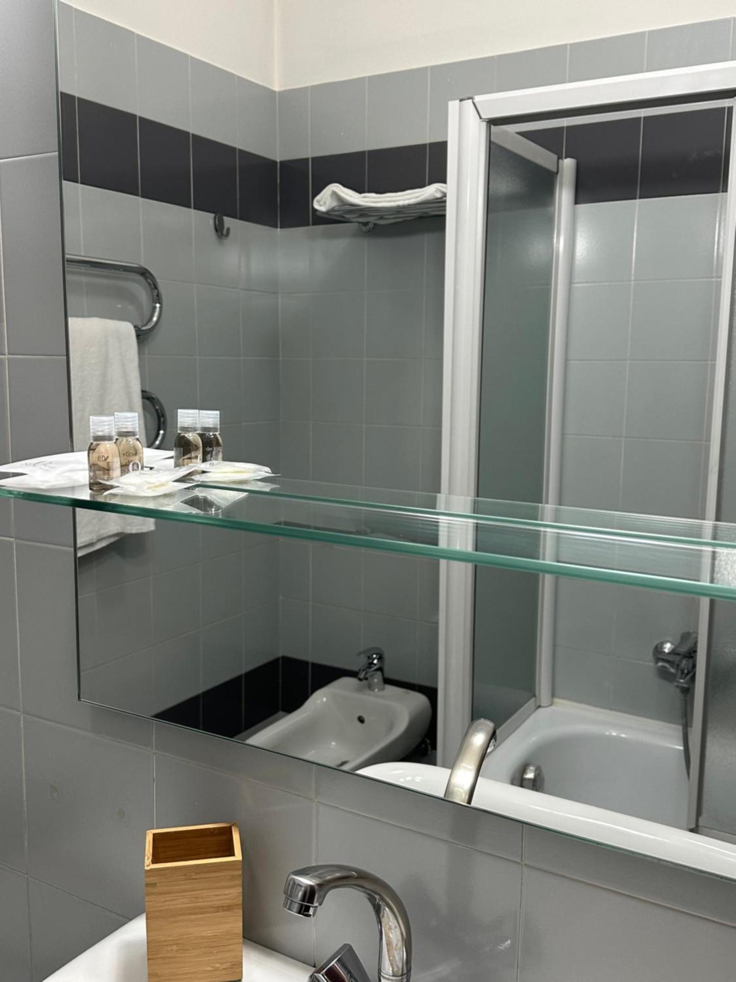 Hotel Griselda Салуцо Екстериор снимка