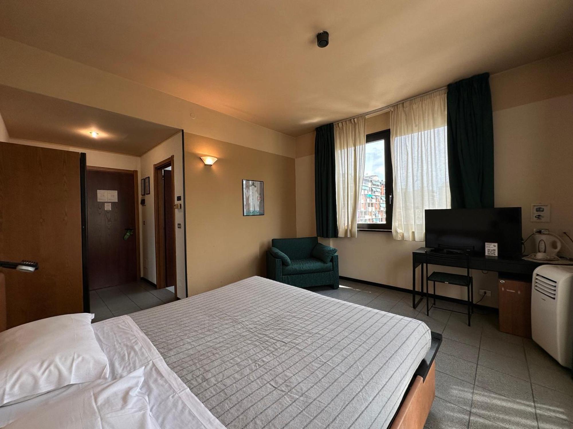 Hotel Griselda Салуцо Екстериор снимка