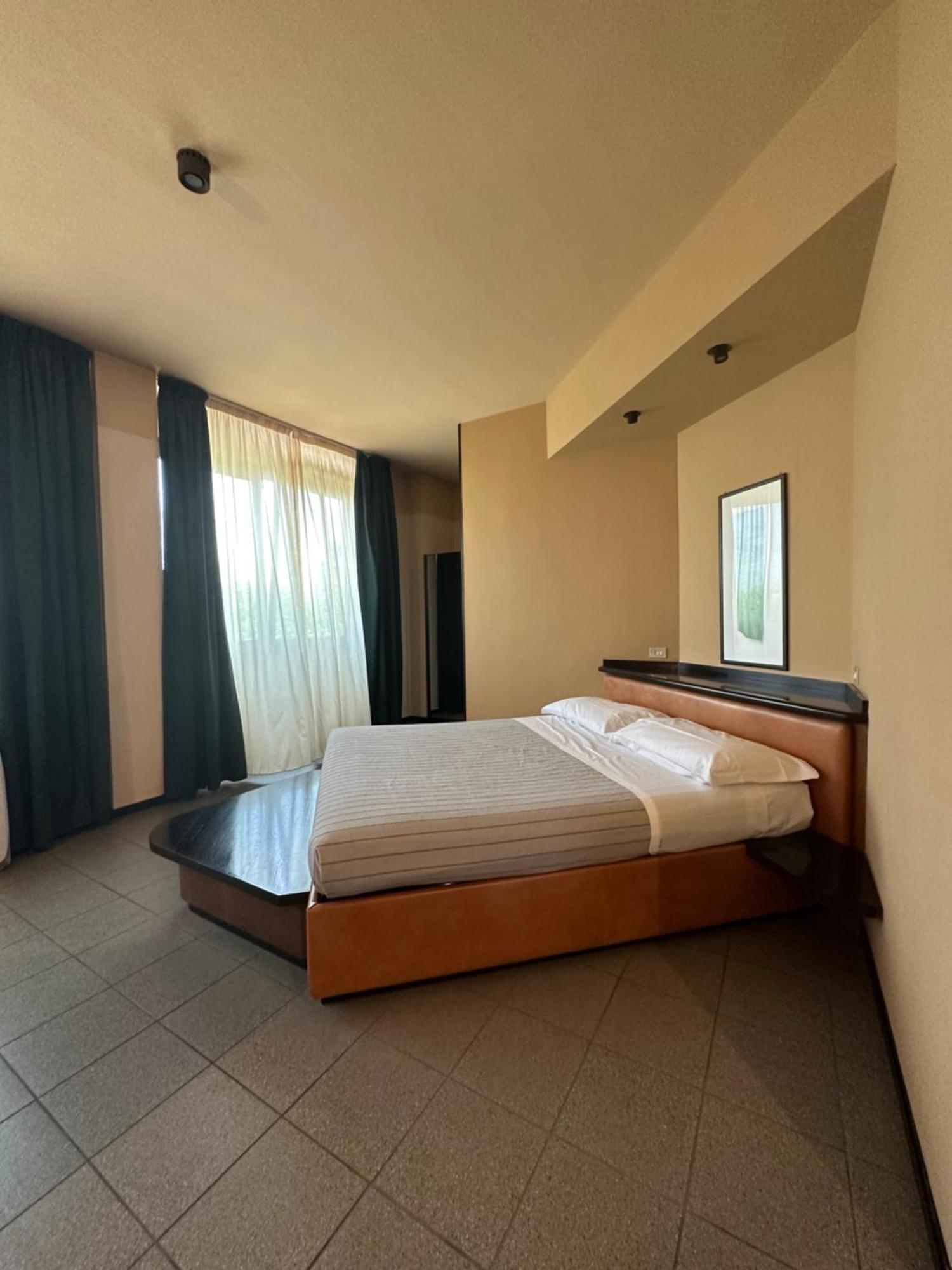 Hotel Griselda Салуцо Екстериор снимка