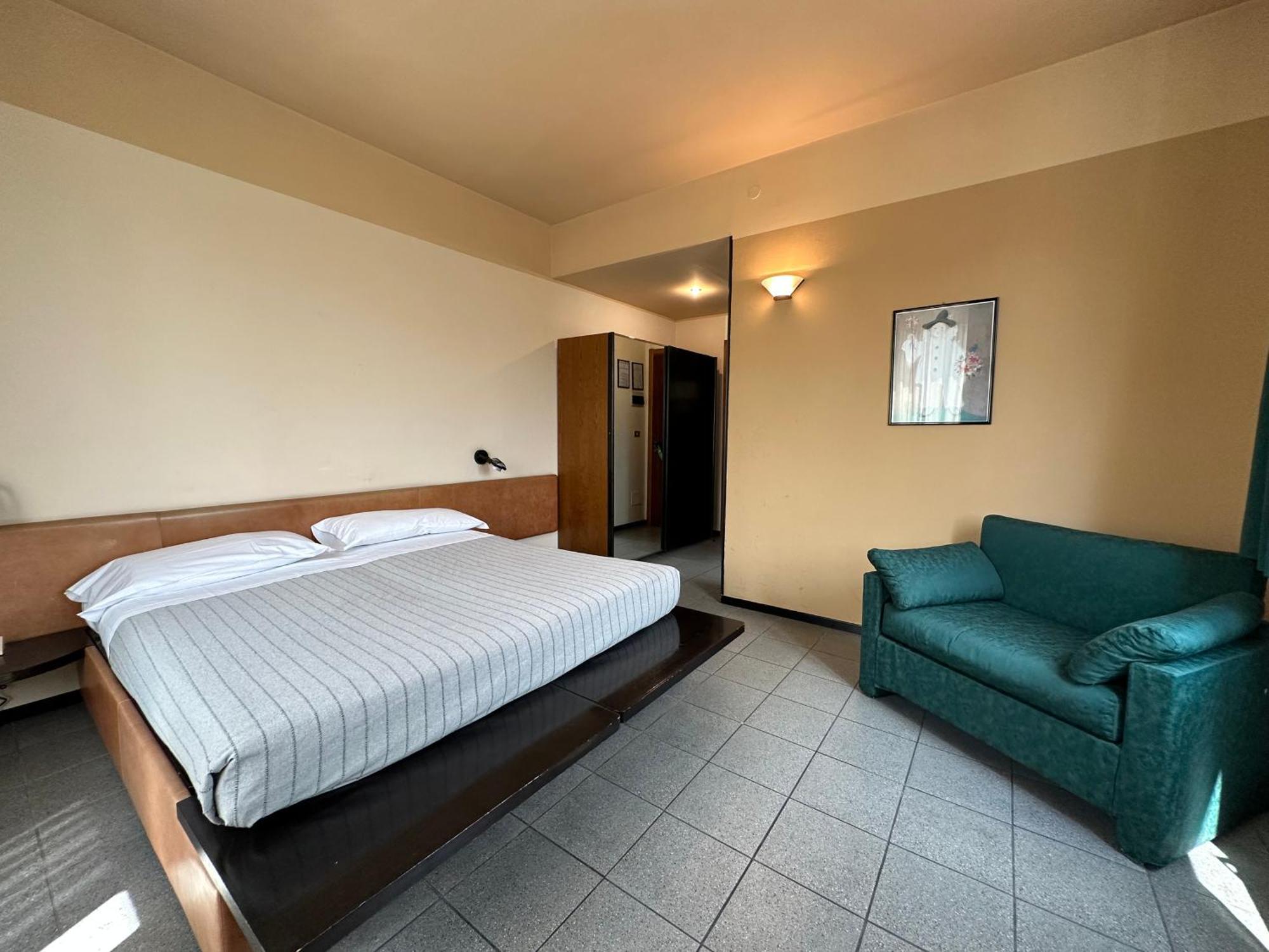 Hotel Griselda Салуцо Екстериор снимка