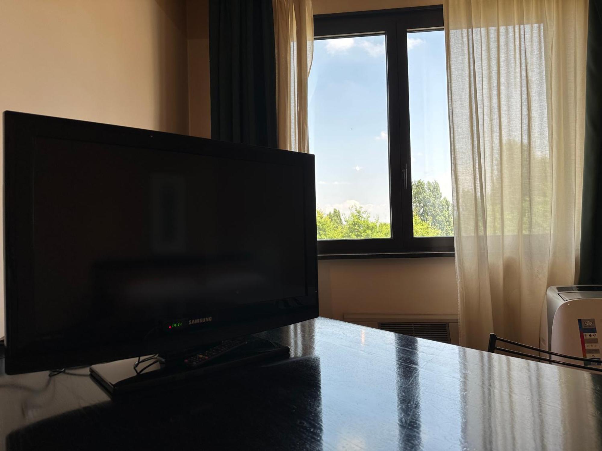 Hotel Griselda Салуцо Екстериор снимка