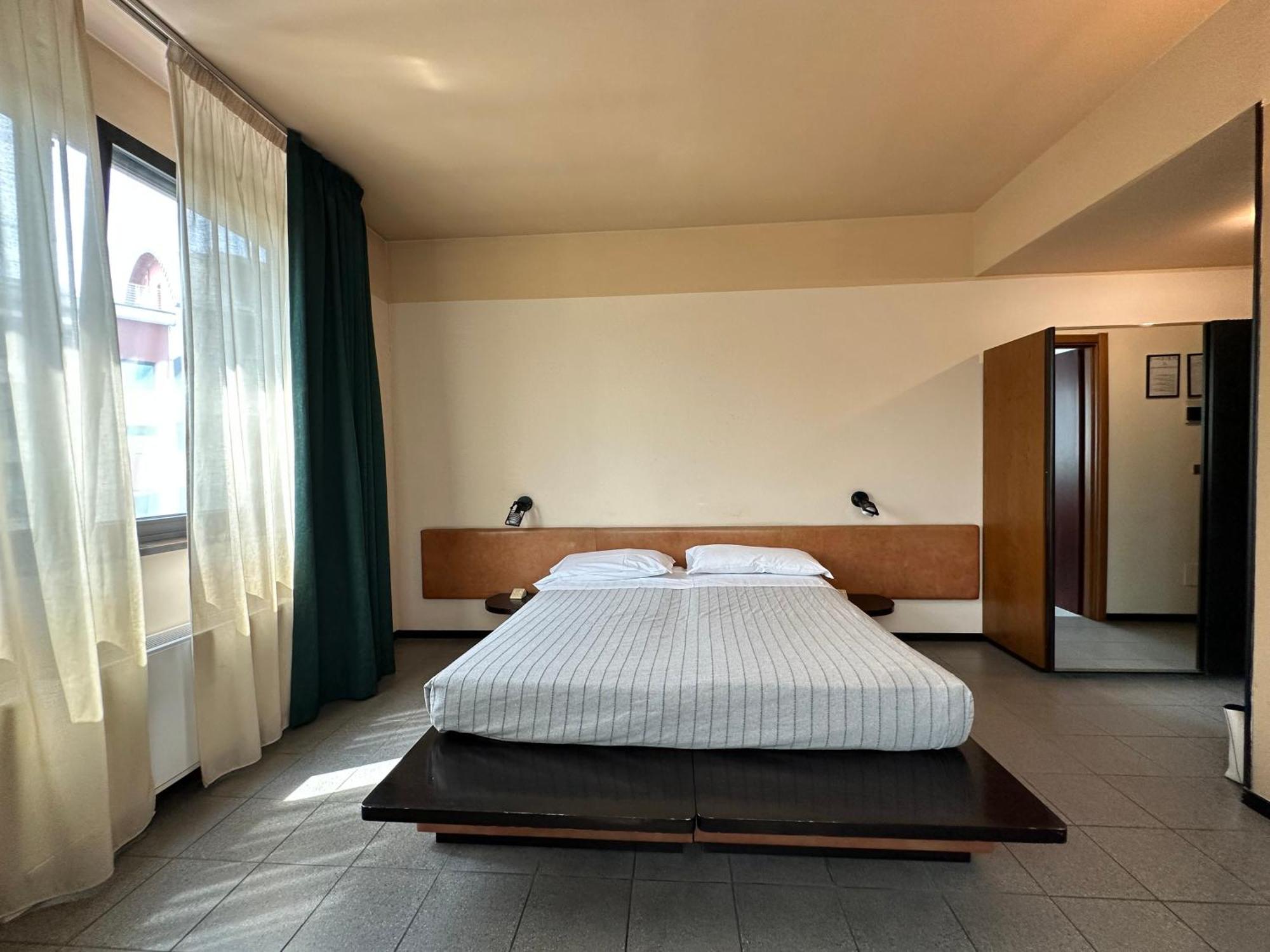 Hotel Griselda Салуцо Екстериор снимка