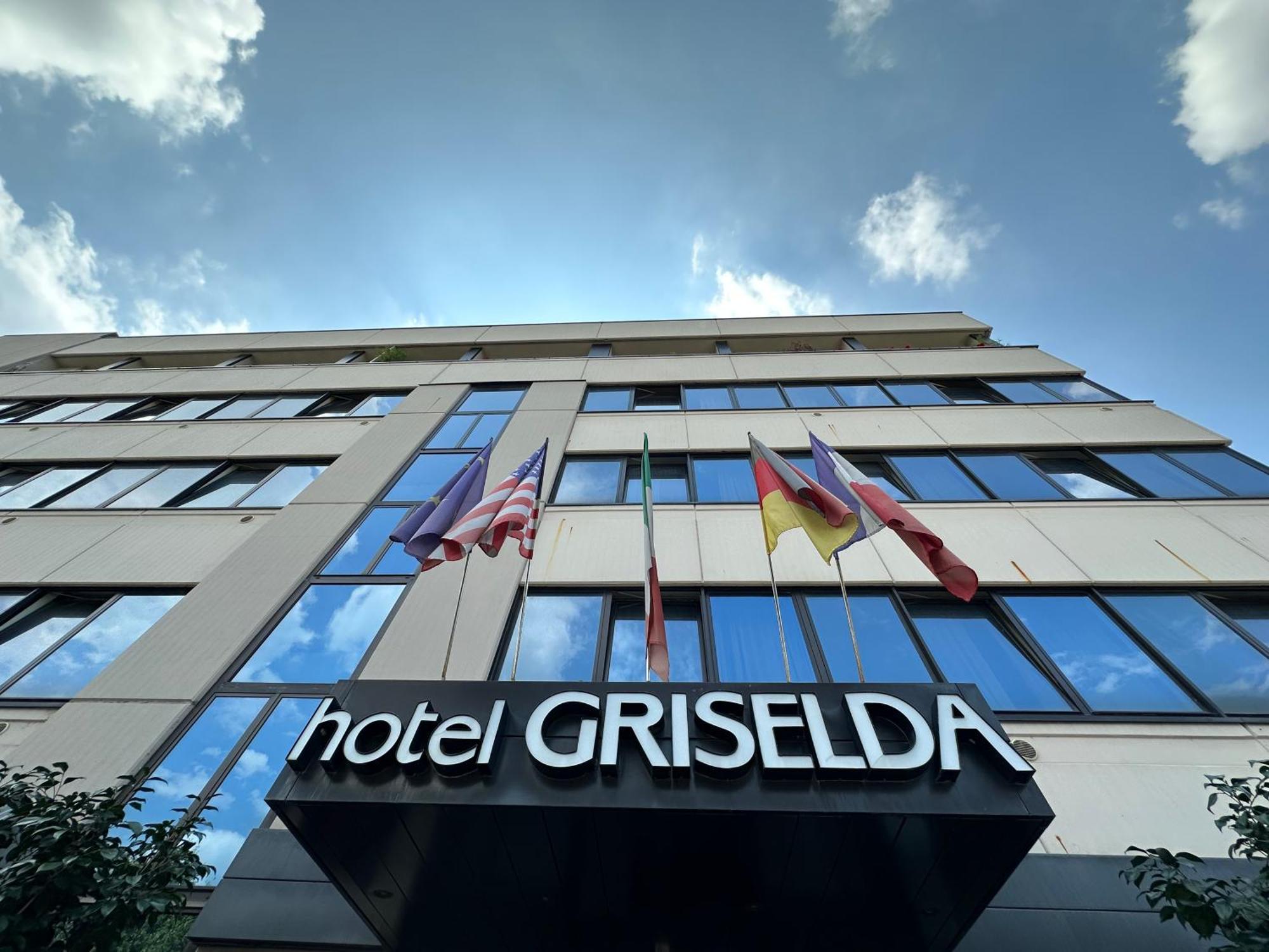 Hotel Griselda Салуцо Екстериор снимка
