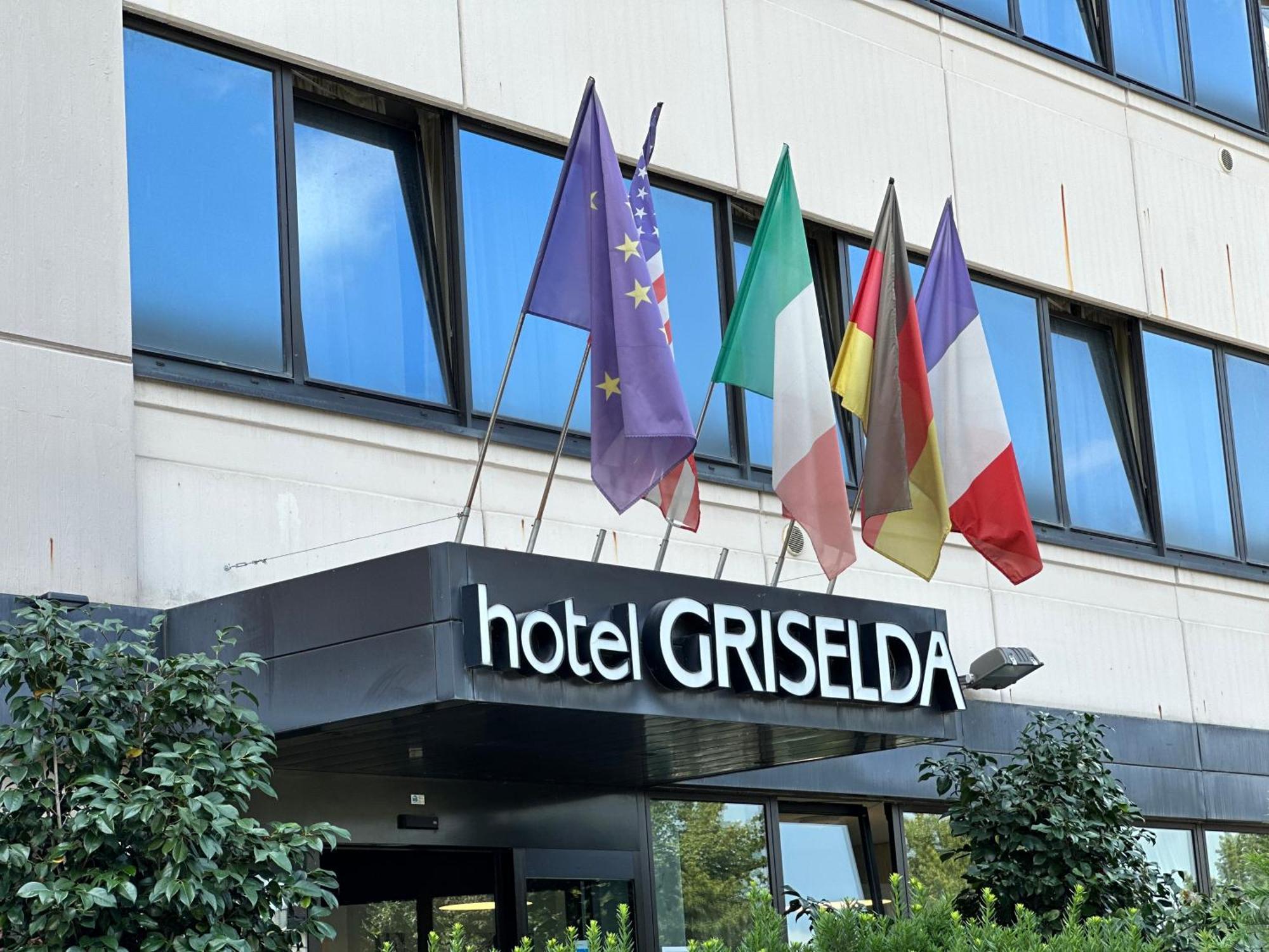 Hotel Griselda Салуцо Екстериор снимка