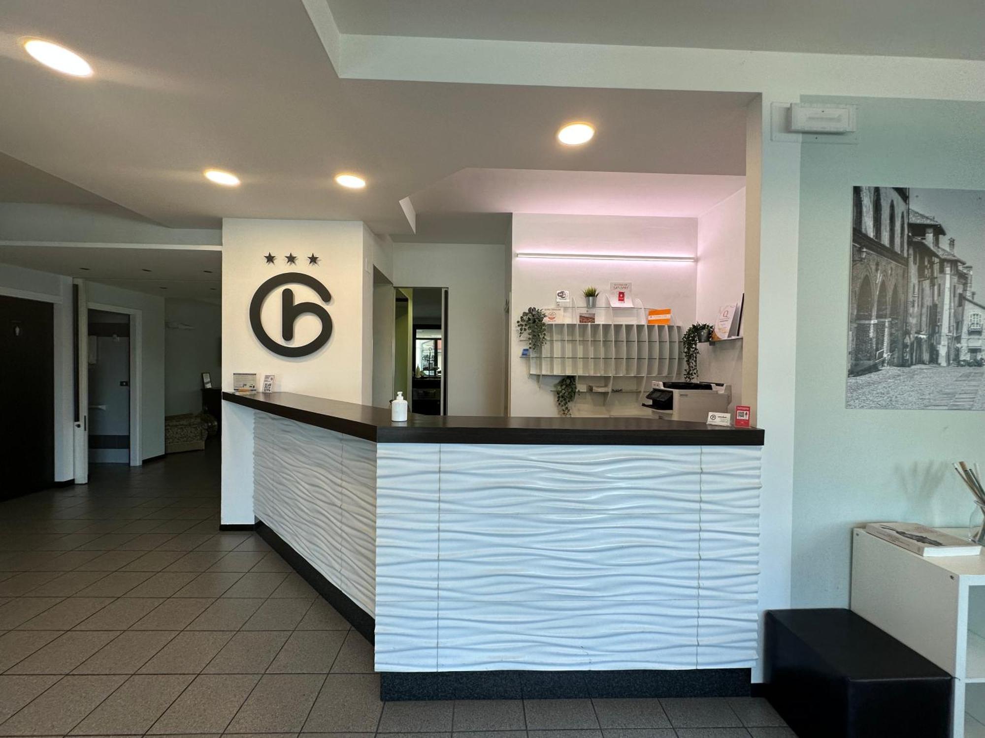 Hotel Griselda Салуцо Екстериор снимка