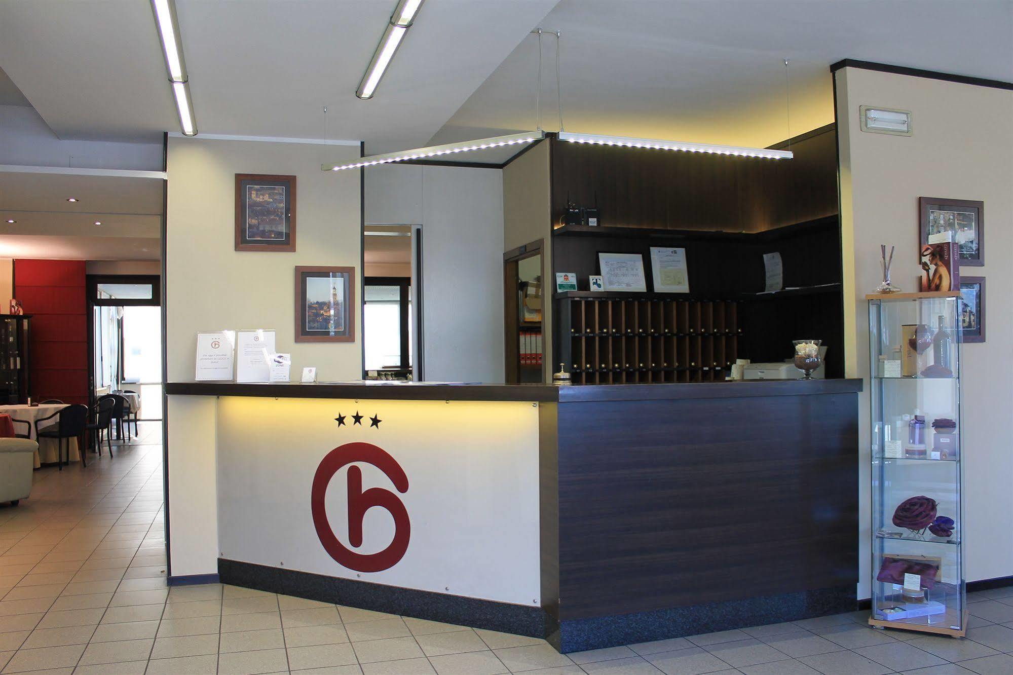 Hotel Griselda Салуцо Екстериор снимка