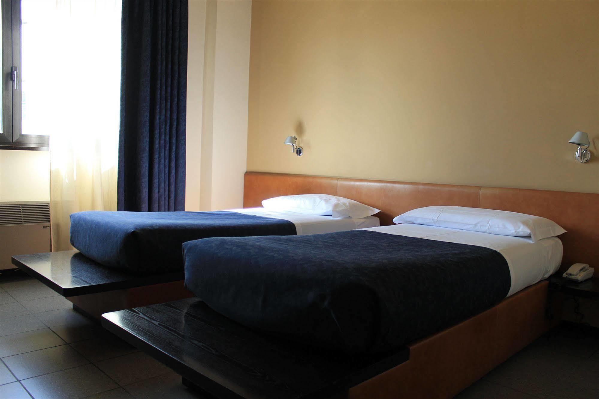 Hotel Griselda Салуцо Екстериор снимка